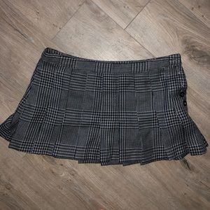 Early 2000’s Pleated Mini Skirt